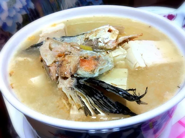 Salmon head tofu miso soup|PeonyYanさん