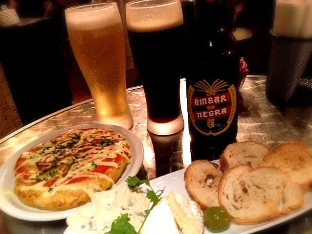 Snapdishの料理写真:スペイン地ビールとチーズとオムレツ|まさこさん