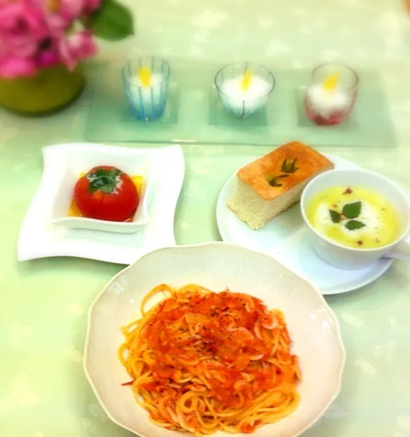 Snapdishの料理写真:桜海老とフレッシュトマトのクリームソーススパゲッティ|tonさん