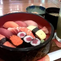 Snapdishの料理写真:sushi set 😘|baitoeyさん