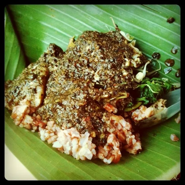 indonesian pecel with red rice|melissa bintoroさん