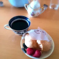 Snapdishの料理写真:シュークリームといちご|karuさん