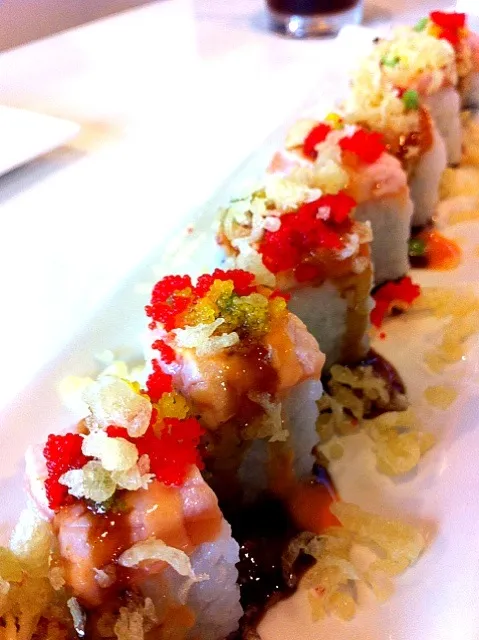 baked salmon, california maki, tempura flakes, roe|proudaさん