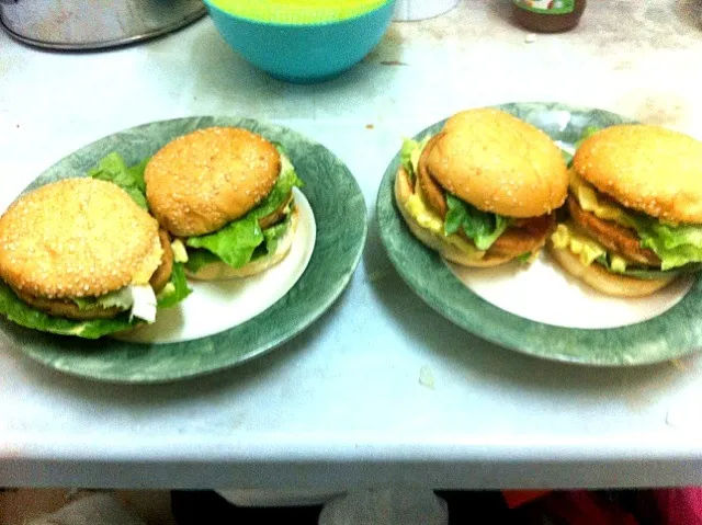 My Chicken Burger with Syafiq's Special Sauce|Nour Ismailさん