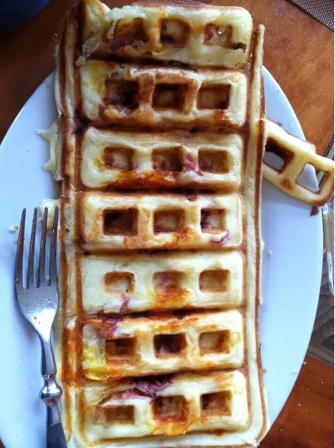 ham and cheese waffles|kellie holmstromさん