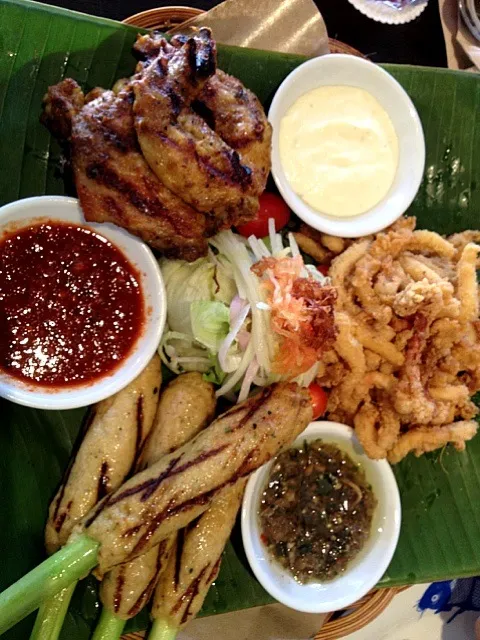 Snapdishの料理写真:Ole Ole Trio - Satay lily, squids, fried chicken|yh limさん