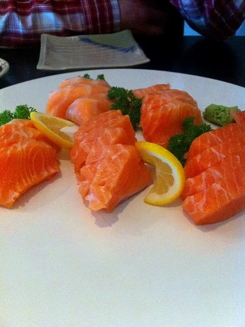 Snapdishの料理写真:NZ Salmon Sashimi|monique bさん