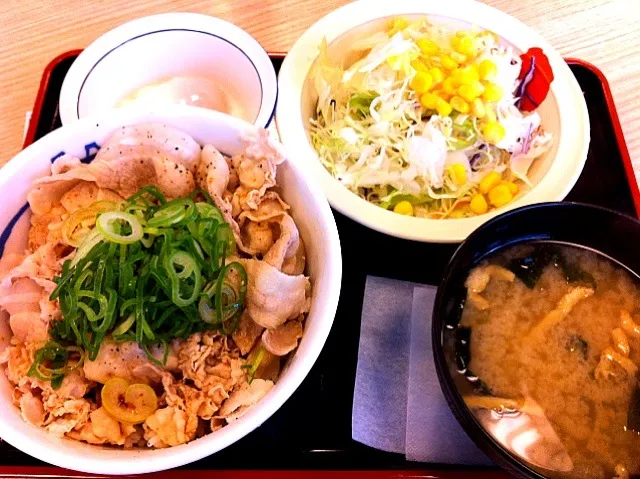 Snapdishの料理写真:豚しゃぶ丼野菜S並 800kcal 430円|Shigechika AIKAWAさん