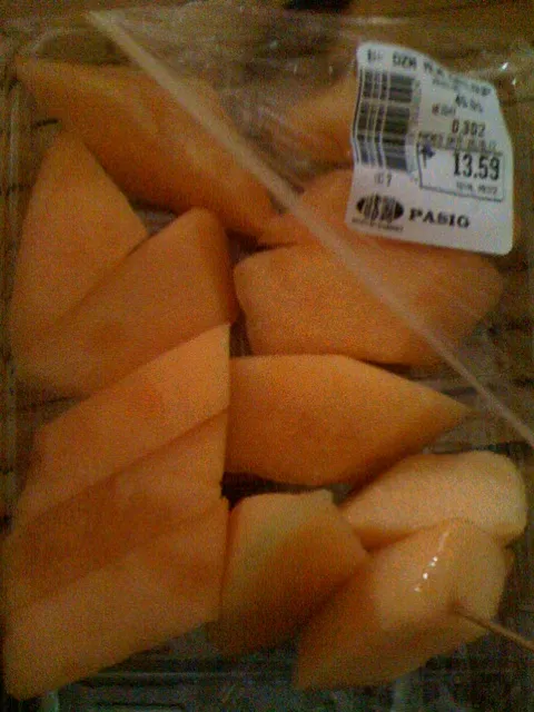 i bought melon last saturday at ngayon ko lang kinain..hehehe|MARIAさん