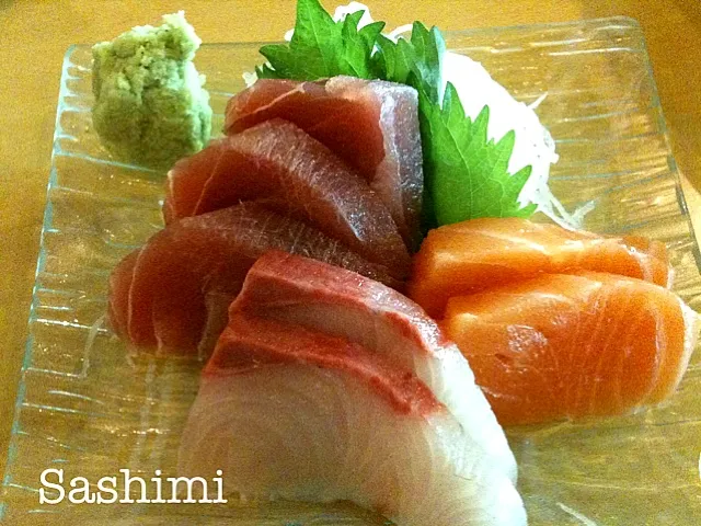 Snapdishの料理写真:Sashimi|Shiroi Yukiさん