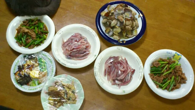 Snapdishの料理写真:このしろの刺身＊にんにくの芽と豚肉の焼き肉のたれ豆板醤炒め＊アサリのバター焼き＊弁当の残り|さかいかおりさん