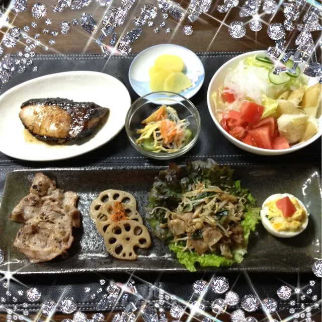 Snapdishの料理写真:お品書き 鰤の照り焼き、ニラと茸のオイスター炒め、蓮根、豚の黒胡椒＆塩麹、酢の物、茹で卵サラダ、サラダ、香の物|Miyuki Takeshitaさん