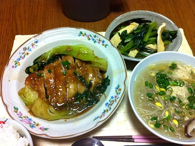 Snapdishの料理写真:鶏肉のオイスターソース煮、鶏団子と春雨の中華スープ、小松菜と揚げの煮浸し。|Angie44さん