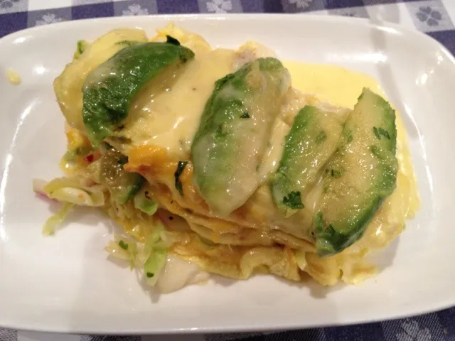 Snapdishの料理写真:Omelet with cheddar cheese, olive oil colesaw with onions and cilantro|Rolando Casellaさん