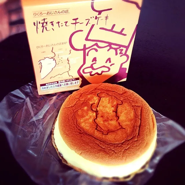 Snapdishの料理写真:おめざ。りくろーさんのケーキ♡とりあえず四分の一食べてから残りは考えようー|ゆこさん