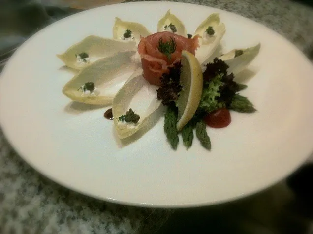 Endive salad with rosace of salmon|HKさん