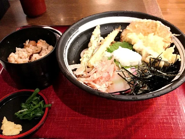 冷やしとろろ野菜天うどん定食|しむらけんさん