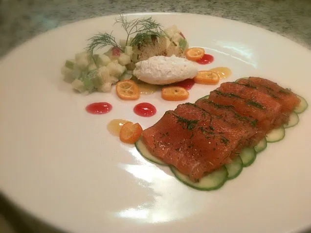 Salmon gravadlax with waldorf salad|HKさん