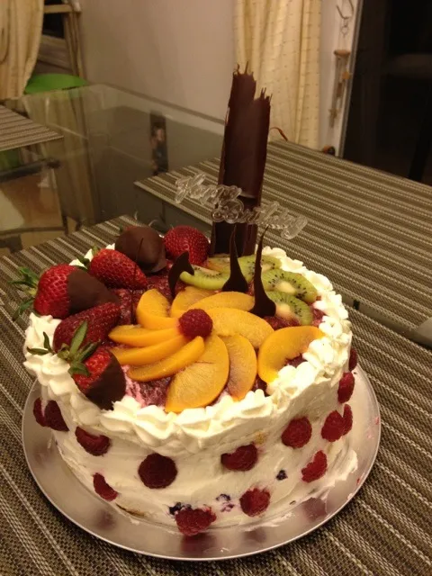 🍓Birthday fruit cake🎂🍓|Grady Tayさん