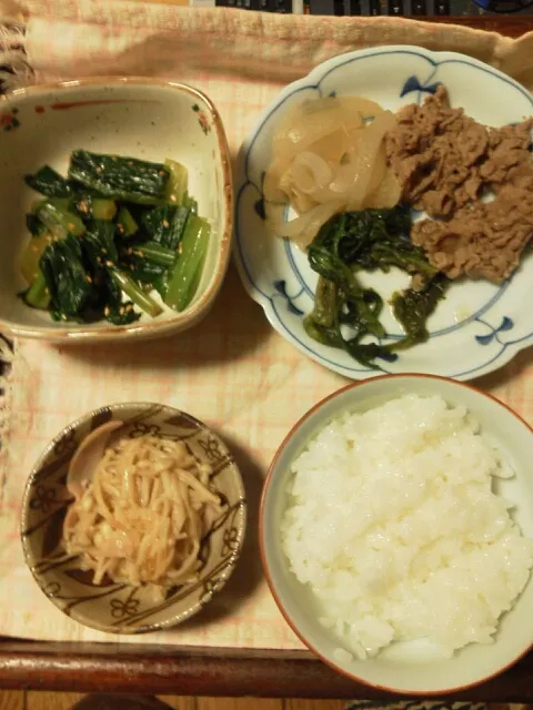 【透析食】牛肉すき煮・エノキのバター炒め・小松菜のﾅﾑﾙ|ゆみりんさん