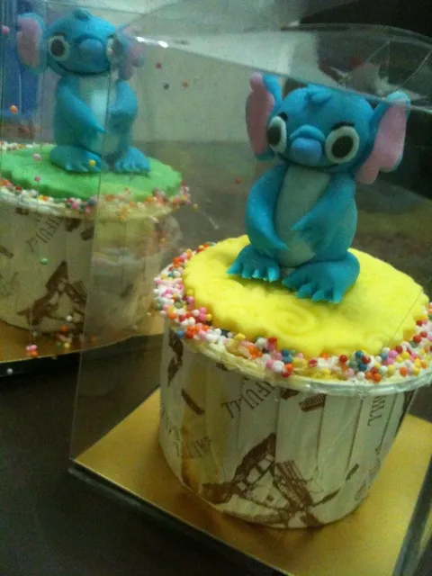 my bday cupcakes from my roomate ! yeah stitch |melissa bintoroさん