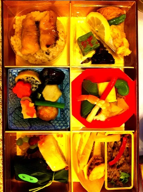 すごい高級お弁当いただいてしまいましたぁーヾ(＠⌒ー⌒＠)ノいただきます！|ゆう＠さん