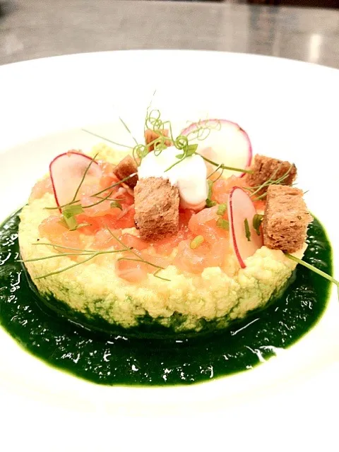 Snapdishの料理写真:Scrambled eggs with Homemade Smoked Salmon & Spinach Sauce|Chef JPさん