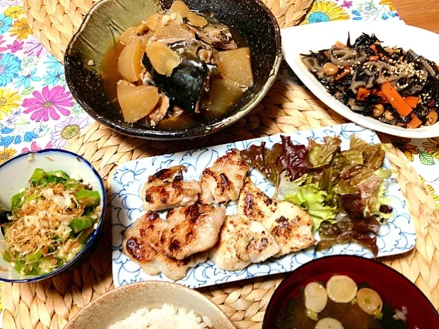 夜ごはん🎶塩麹ブリ大根、ひじき炒め煮、鶏の塩麹焼き、オクラの鰹節和え|Kaori Takedaさん