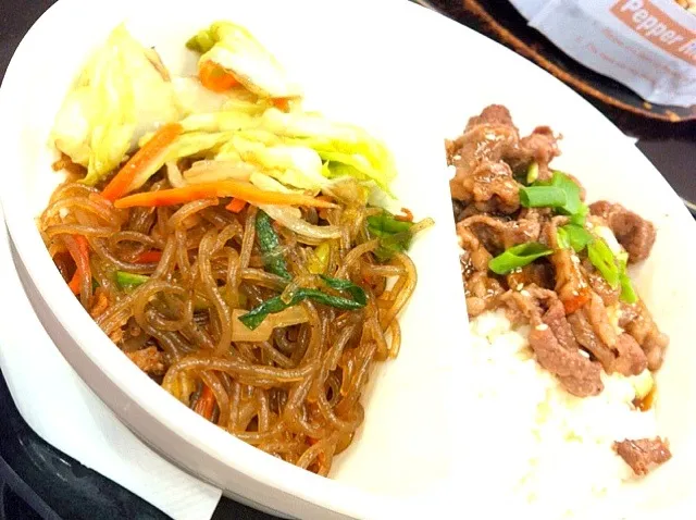 Snapdishの料理写真:BBQ beef rice+ fried glass noodle|PeonyYanさん