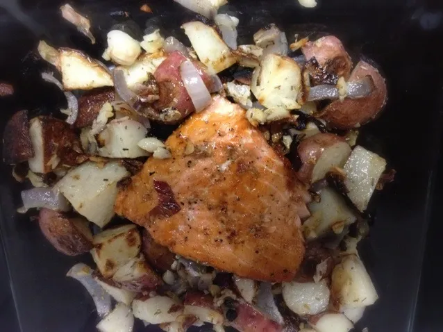 maple glazed salmon w rosemerry and shallot potatos|bradさん