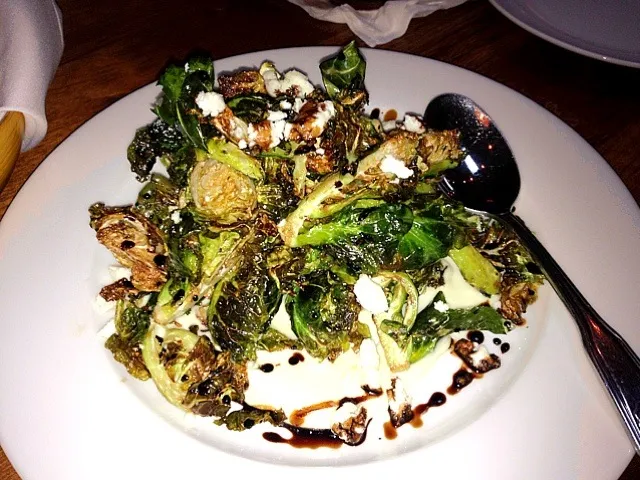 fried brussel sprouts with balsamic reduction sauce & bleu cheese|lori sさん