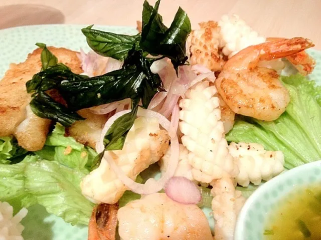 Talay (BBQ seafood platter)|Nicholas Tayさん