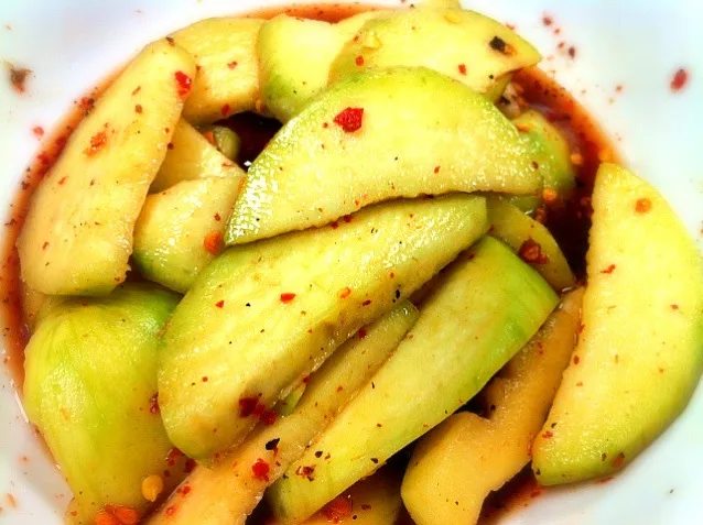 Snapdishの料理写真:super spicy green mango salad|Soiさん