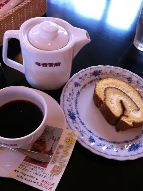 ロールケーキとコーヒー|じょじょさん