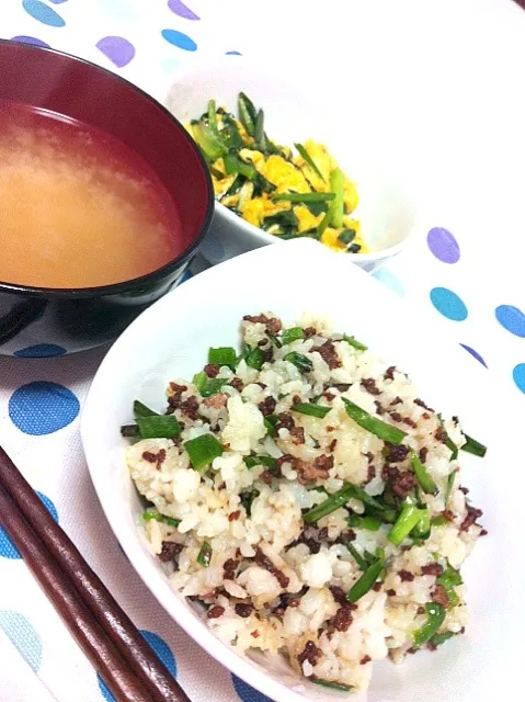 Snapdishの料理写真:お肉チャーハンとニラ玉|姫さん