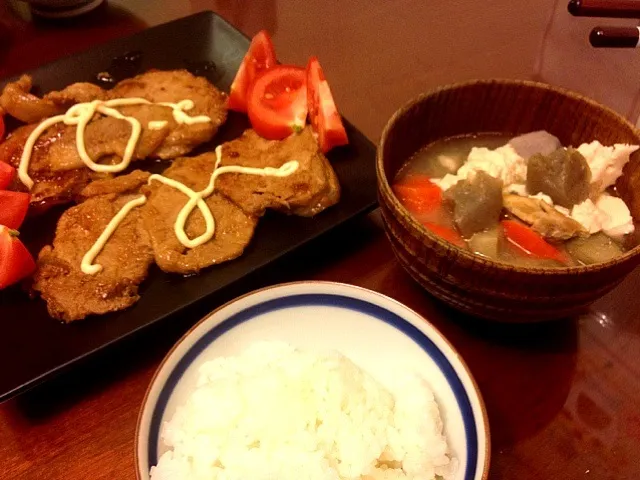 Snapdishの料理写真:豚生姜焼きとけんちん汁|にしむらつばささん