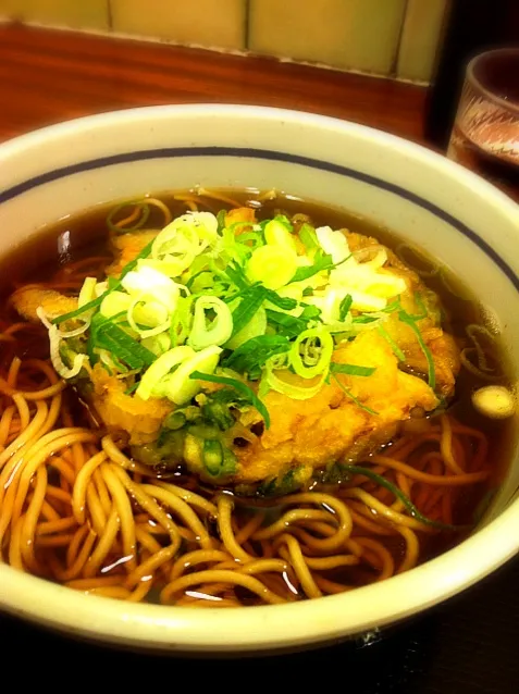 昼ご飯たべるの忘れて、晩御飯はかき揚げそば。|abe yoshiroさん