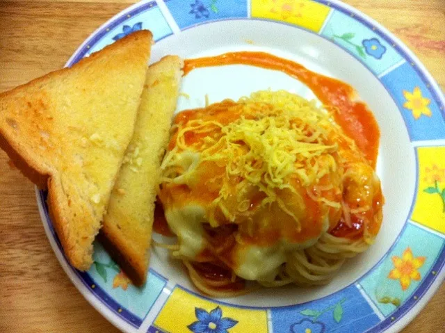 All tomato spaghetti with bechamel sauce|caren memanさん