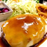 Snapdishの料理写真:チーズハンバーグランチ