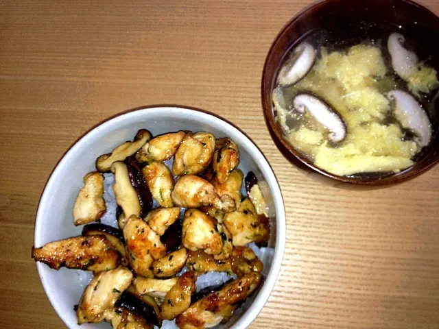 鶏胸肉と椎茸丼 中華スープ|たかおさん