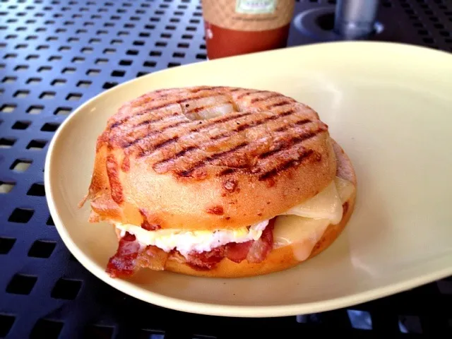 Asiago breakfast sandwich|Ken Buckさん