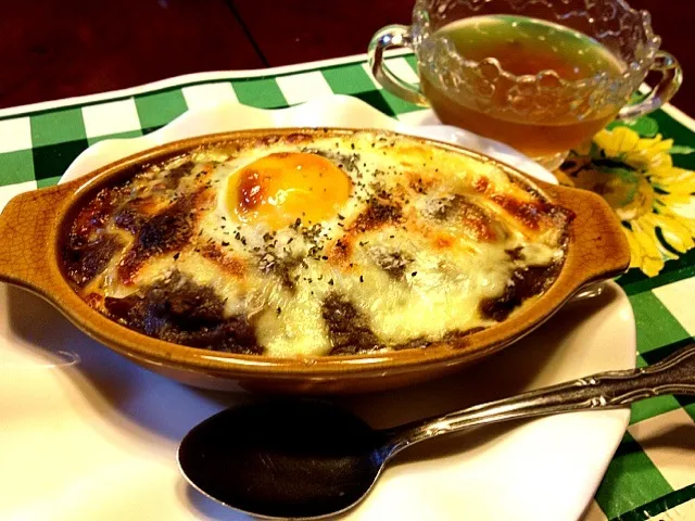 Snapdishの料理写真:カレーチーズドリア(玉子のせ)、野菜たっぷりコンソメスープ|ゆ♡き♡えさん