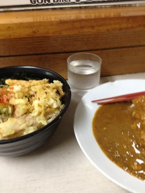 Snapdishの料理写真:カレー、ソバ、天ぷら、竹輪、ワカメ|Hajime Sakaiさん