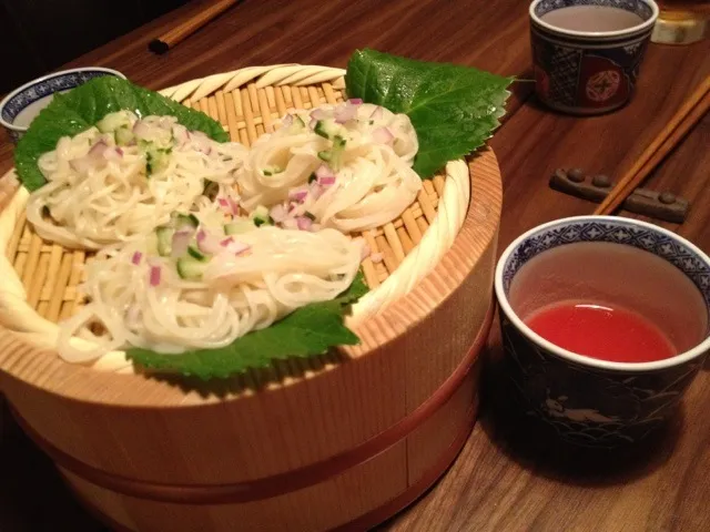 そうめん トマトポン酢で|神楽坂世界喫茶さん