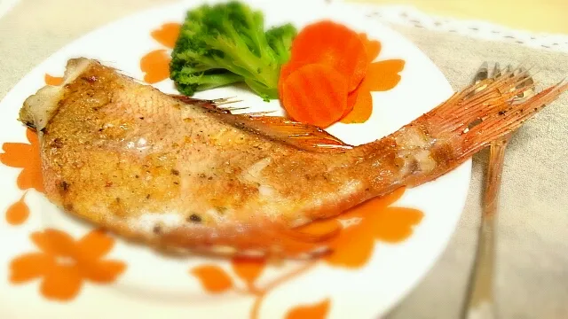 Snapdishの料理写真:赤魚のバジルオイル焼|Rieさん