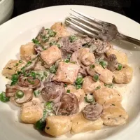 truffled ricotta gnocchi with peas and mushrooms|Johnさん