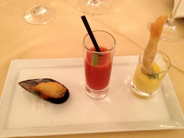 Fried Mussel, Watermelon & Tomato shooter & Fava bean|David Armondさん