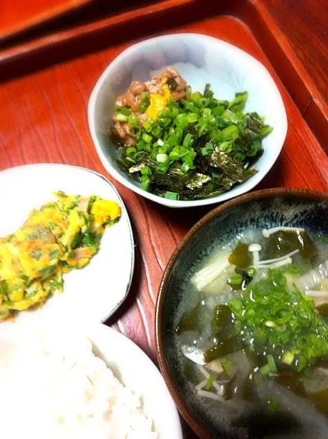 ハムとニラの卵焼き・青梗菜の納豆和え・お味噌汁(白菜 えのき わかめ)|reiさん