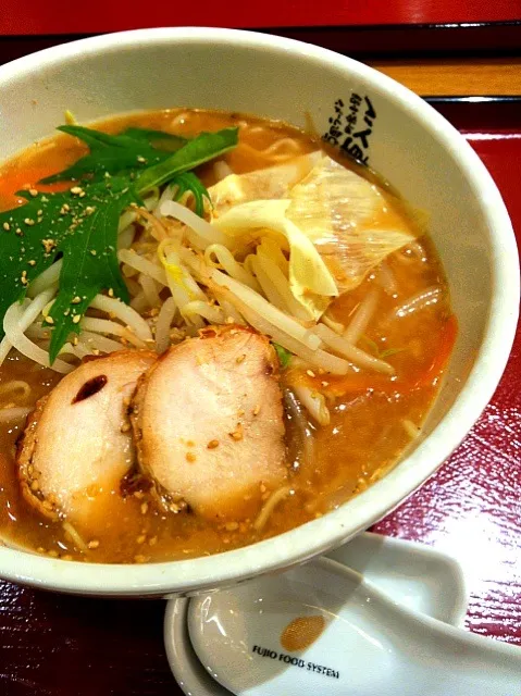 Snapdishの料理写真:京風ラーメン 町屋小路 東入ル 味噌ラーメン|hoさん