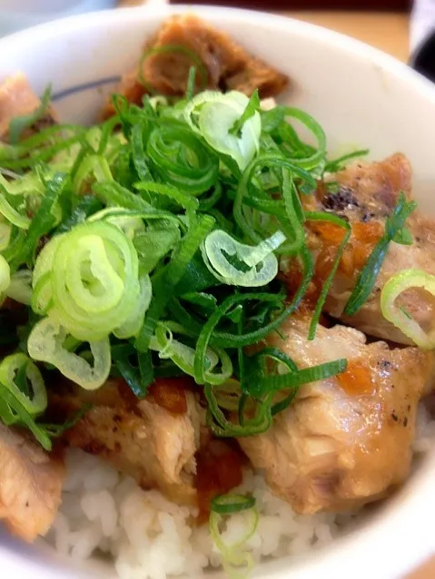 チキングリル丼|ハチさん